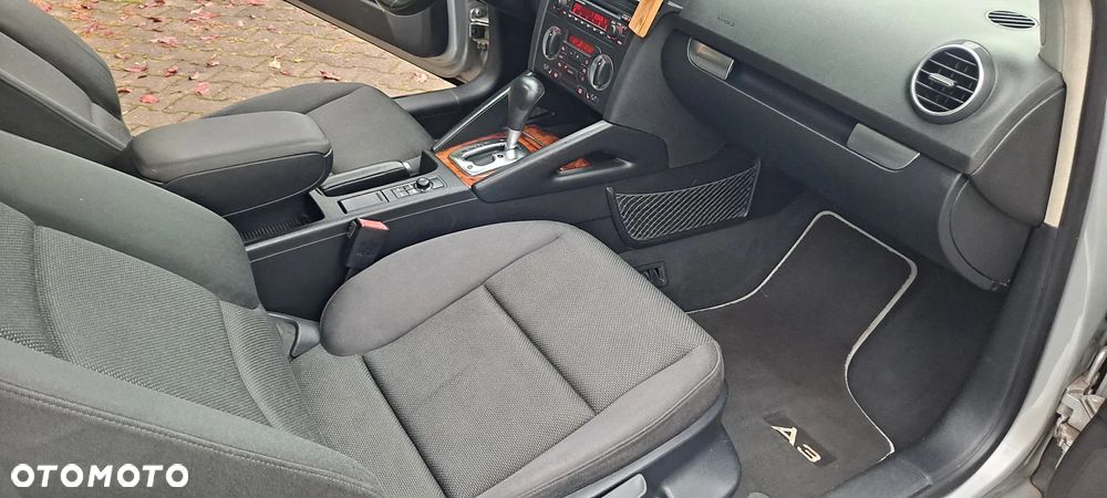 Audi A3 3-drzwiowe 2.0 FSI Ambition Tiptronic - 27