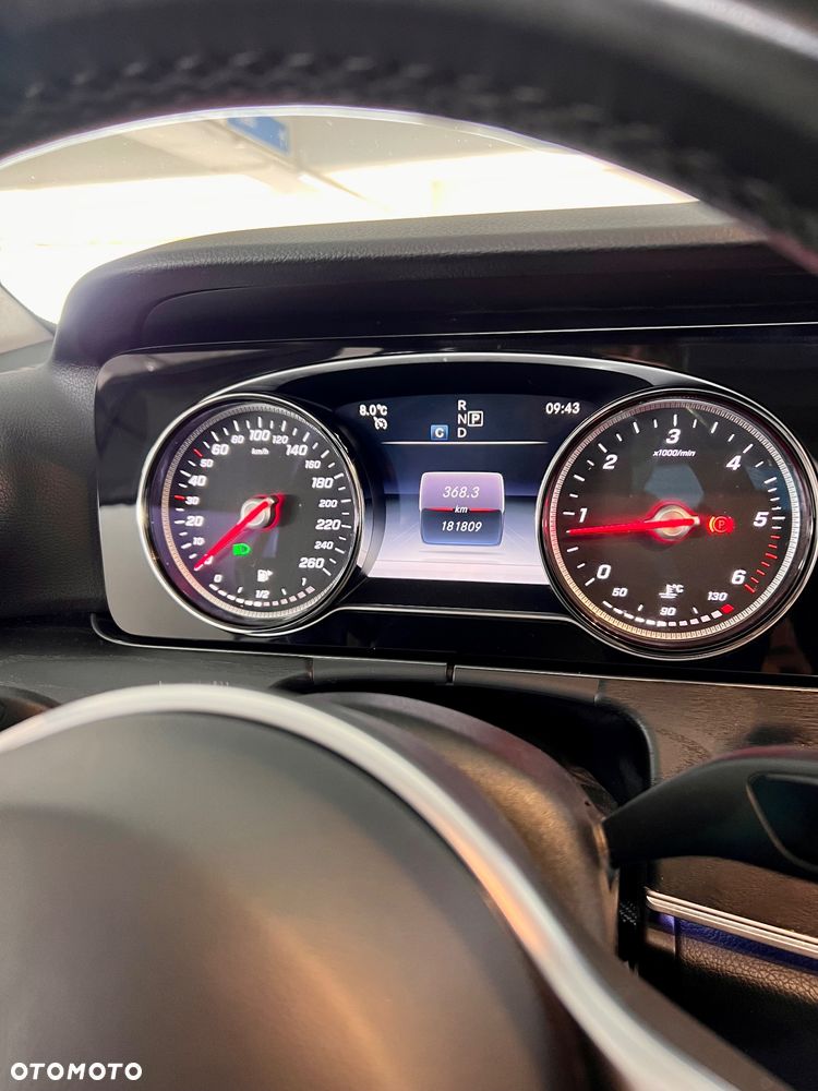 Mercedes-Benz Klasa E 220 d 4-Matic 9G-TRONIC - 18