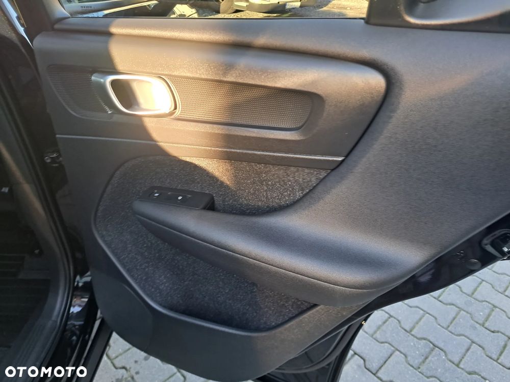 Volvo XC 40 T5 AWD Momentum - 27