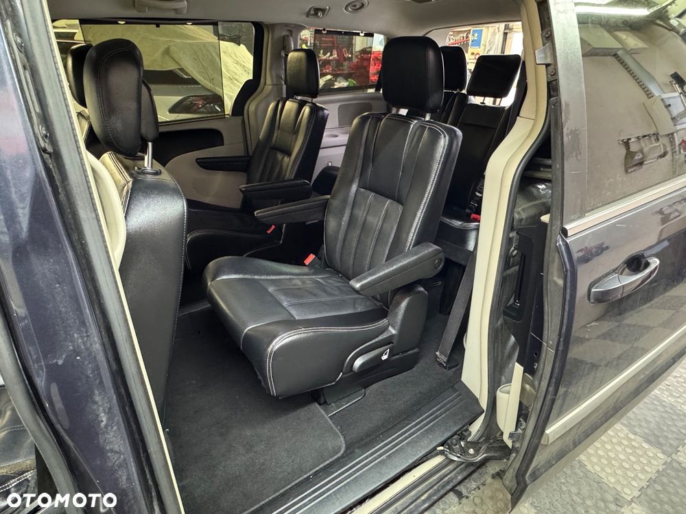 Chrysler Town & Country 3.6 Limited - 20