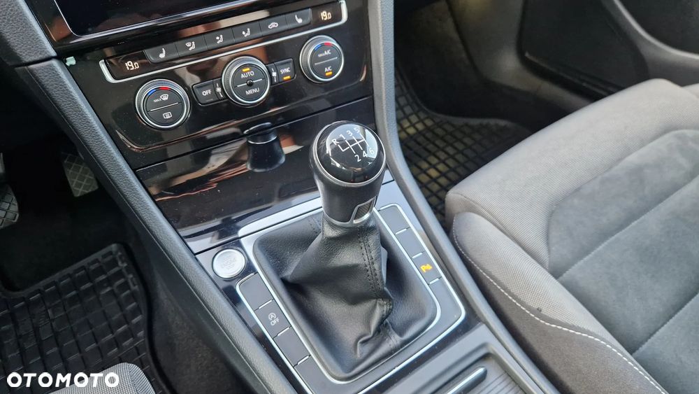 Volkswagen Golf 1.5 TSI BMT Highline - 14