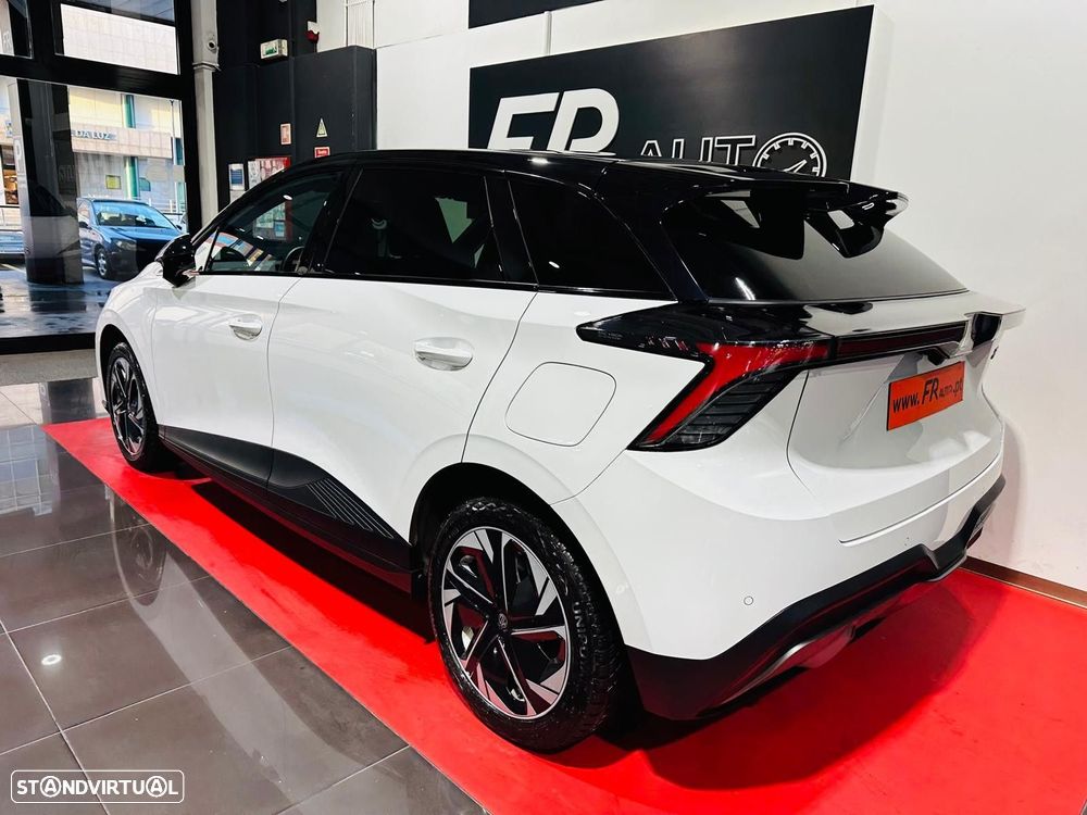 MG MG4 64 kWh Luxury - 13