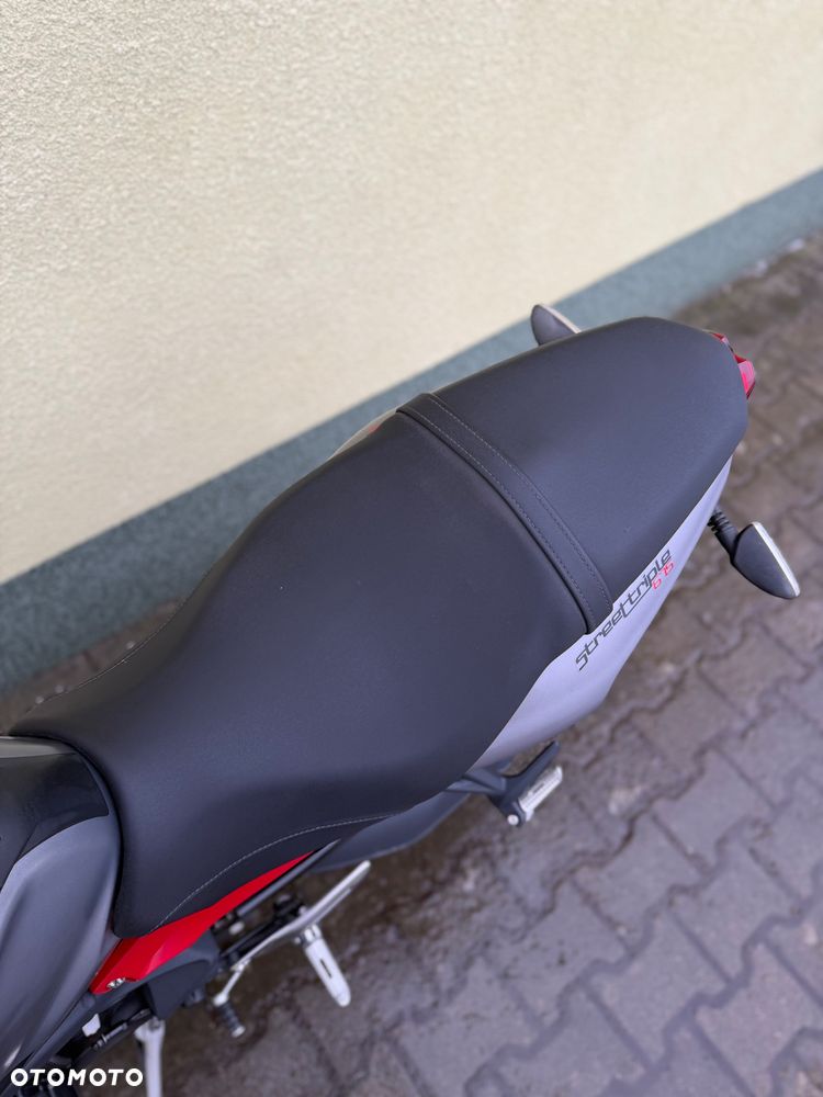 Triumph Street Triple - 32