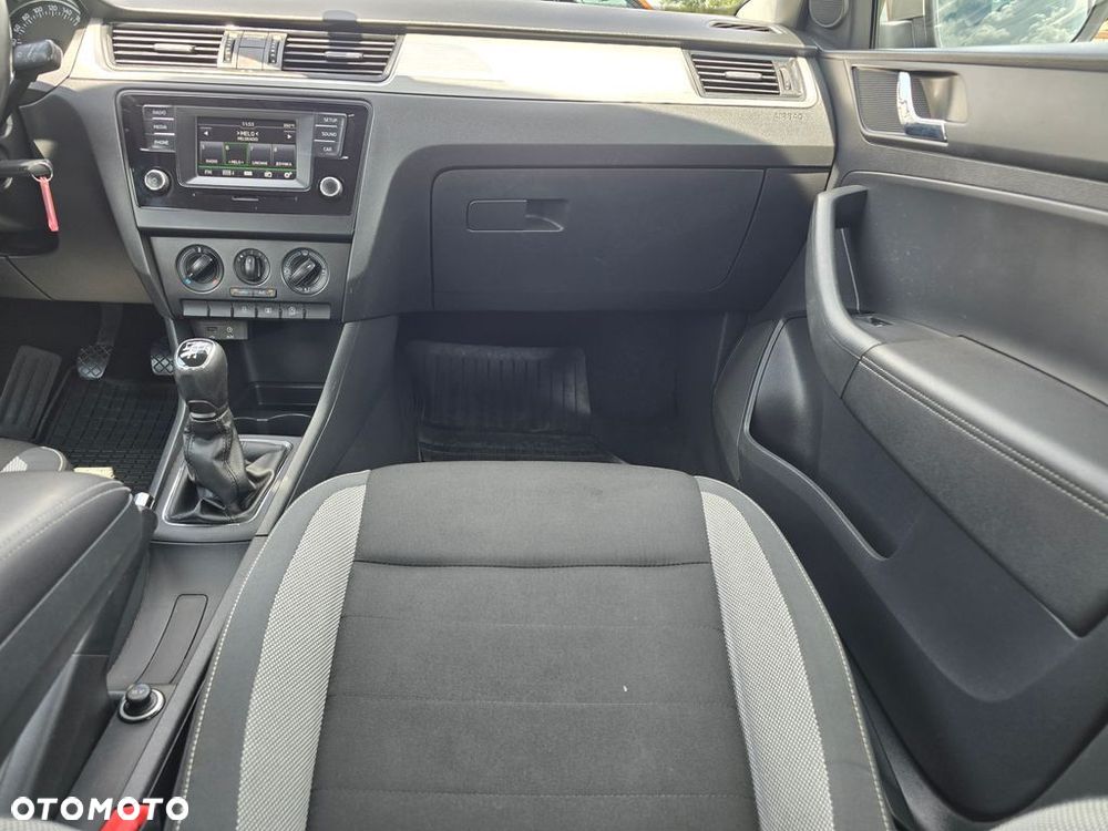 Skoda RAPID 1.2 TSI Ambition - 22