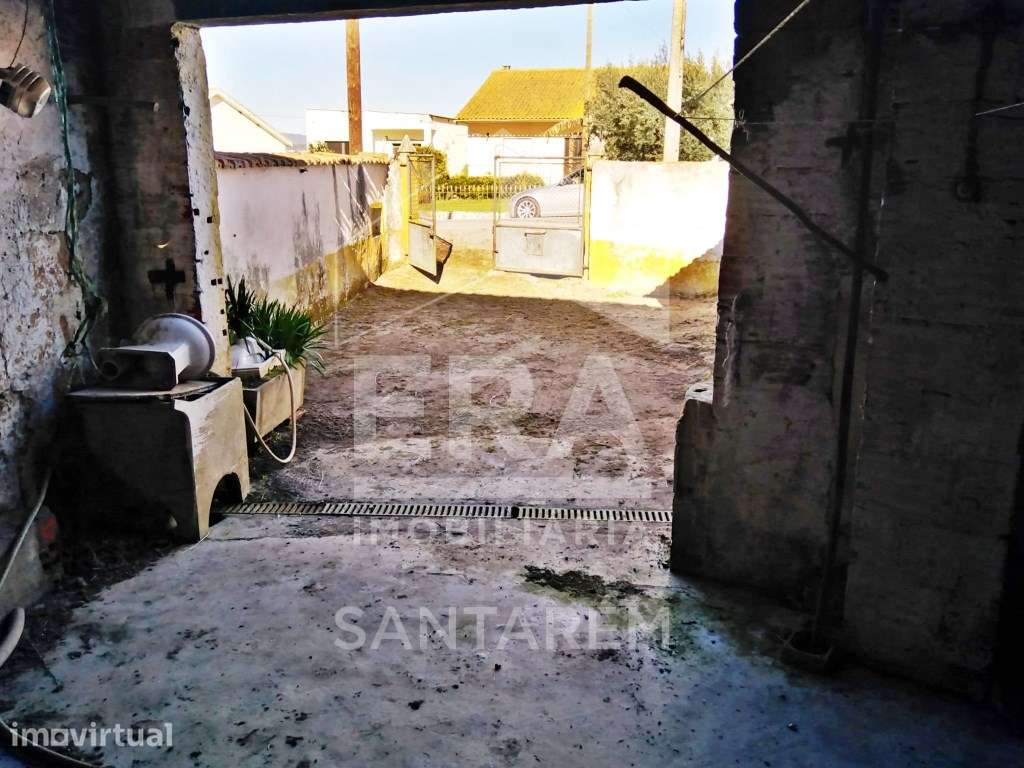 Moradia para recuperar na Aldeia da Ribeira - Grande imagem: 4/10