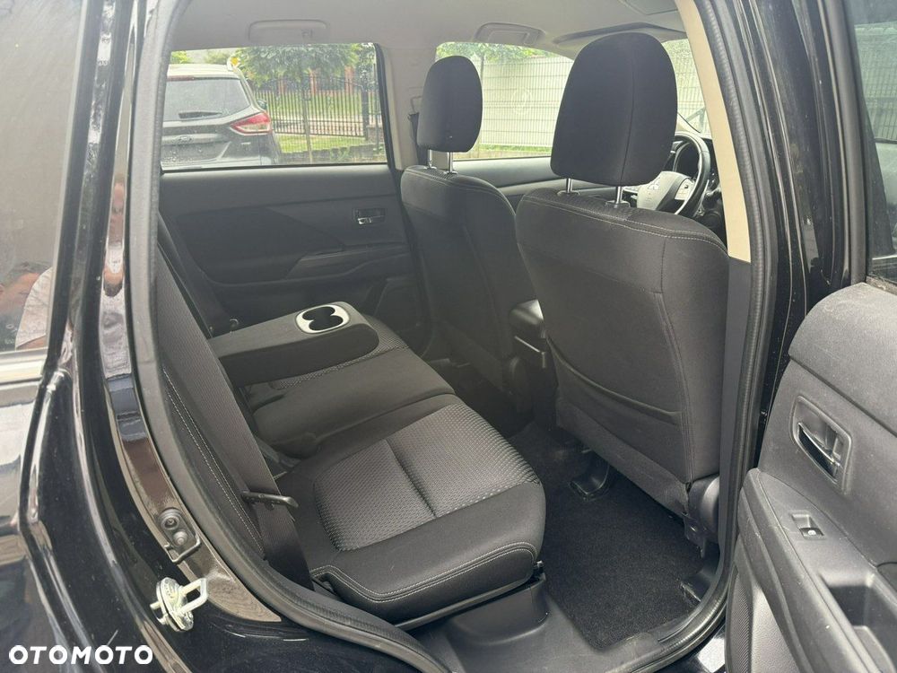 Mitsubishi Outlander - 10