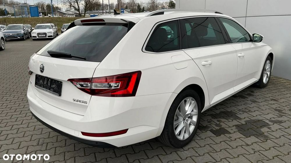 Skoda Superb 2.0 TDI DSG Premium Edition - 7