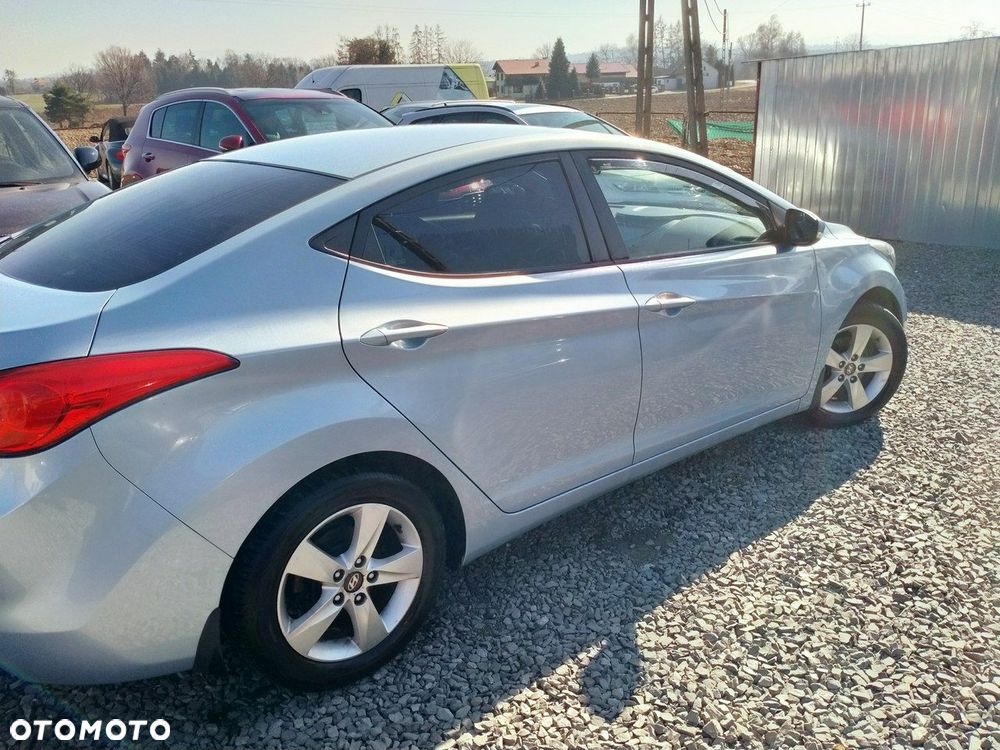 Hyundai Elantra - 7