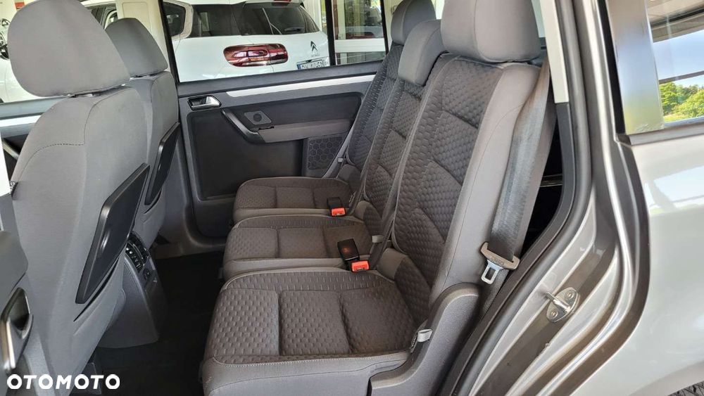 Volkswagen Touran - 17