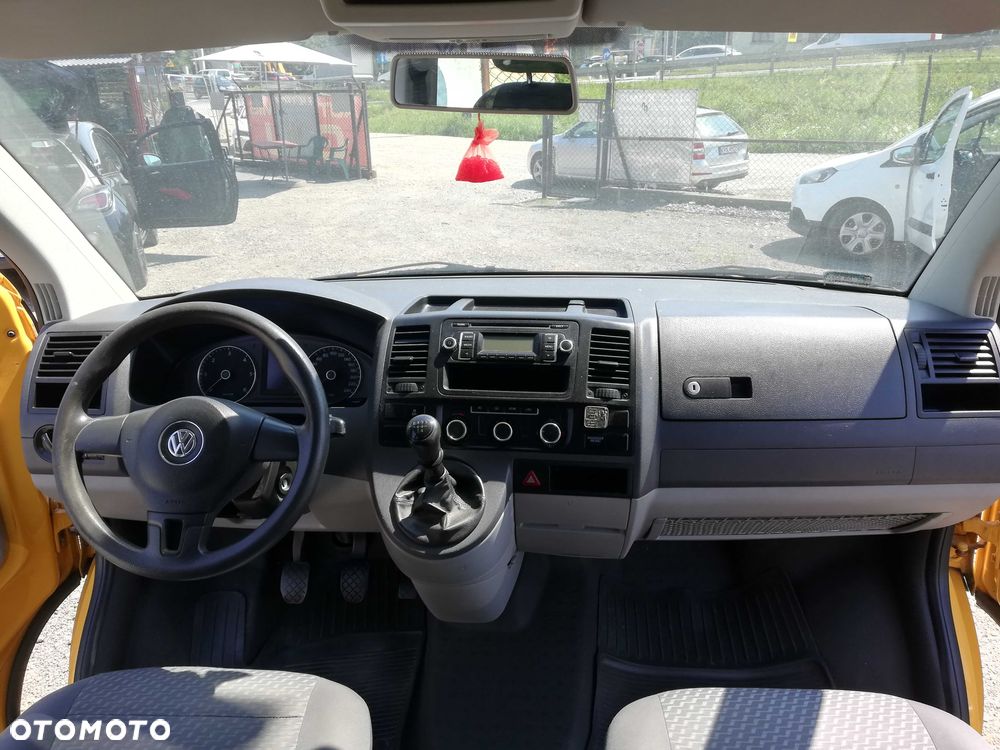 Volkswagen Caravelle - 8