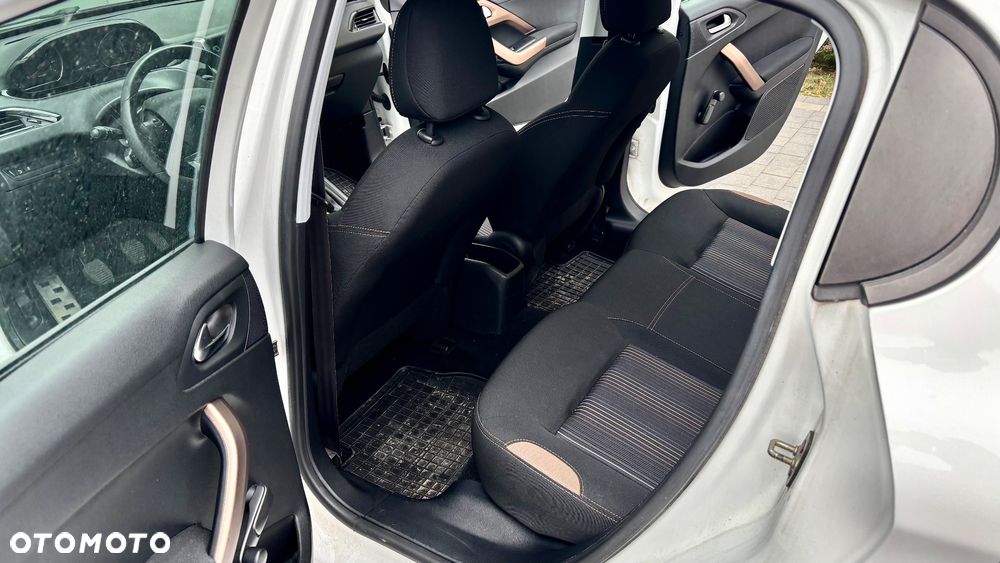 Peugeot 208 1.2 PureTech Active - 12