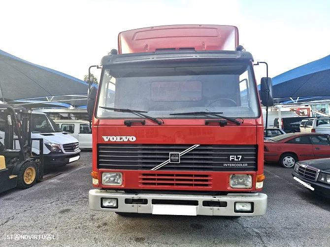 Volvo FL7 transporte de suínos - 2
