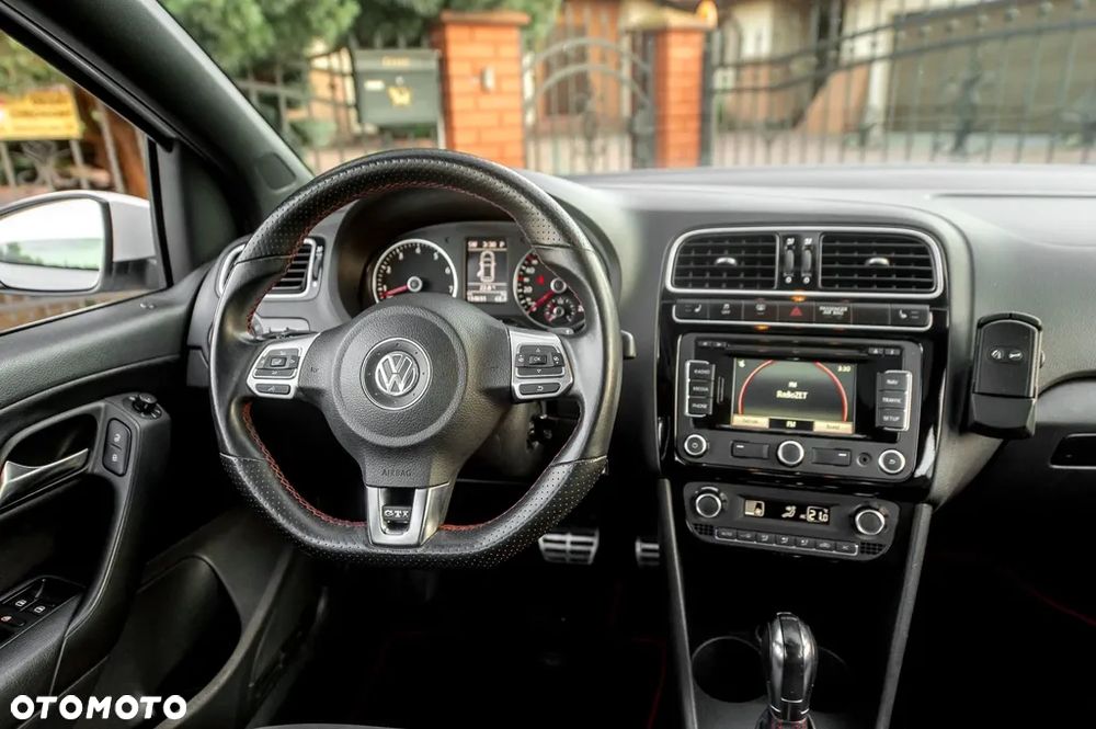 Volkswagen Polo 1.4 DSG GTI - 25