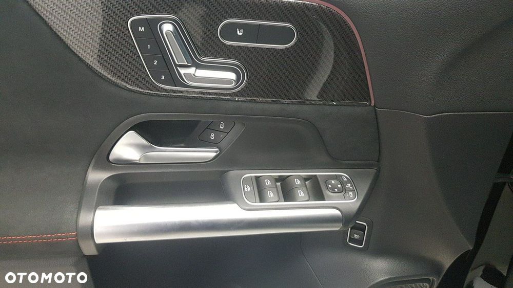 Mercedes-Benz GLA - 19