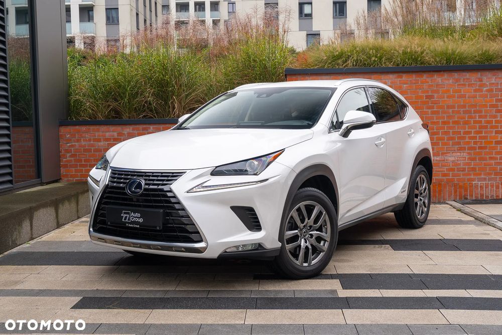 Lexus NX 300h Business Edition AWD - 1