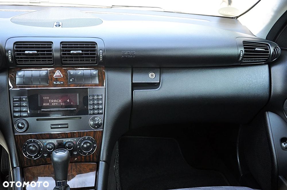 Mercedes-Benz Klasa C 200 Kompressor Automatik Classic Sport Edition + - 23