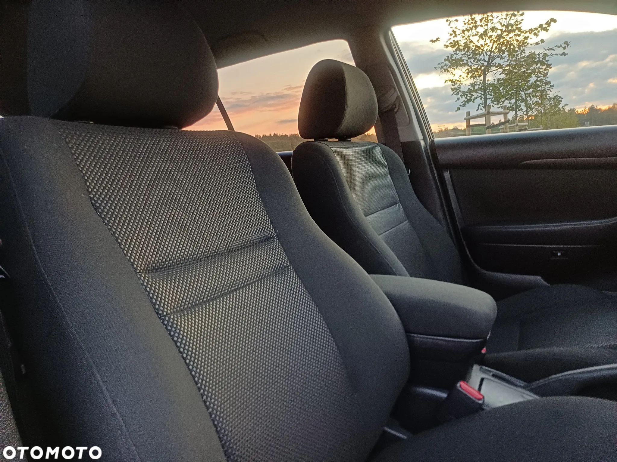 Toyota Avensis 2.0 D-4D Combi - 16