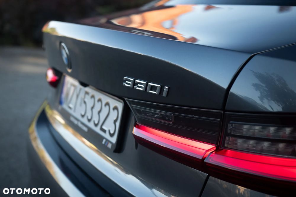 BMW Seria 3 330i xDrive Sport Line - 14