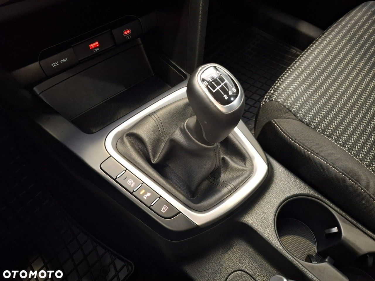Kia XCeed 1.5 T-GDI M - 16