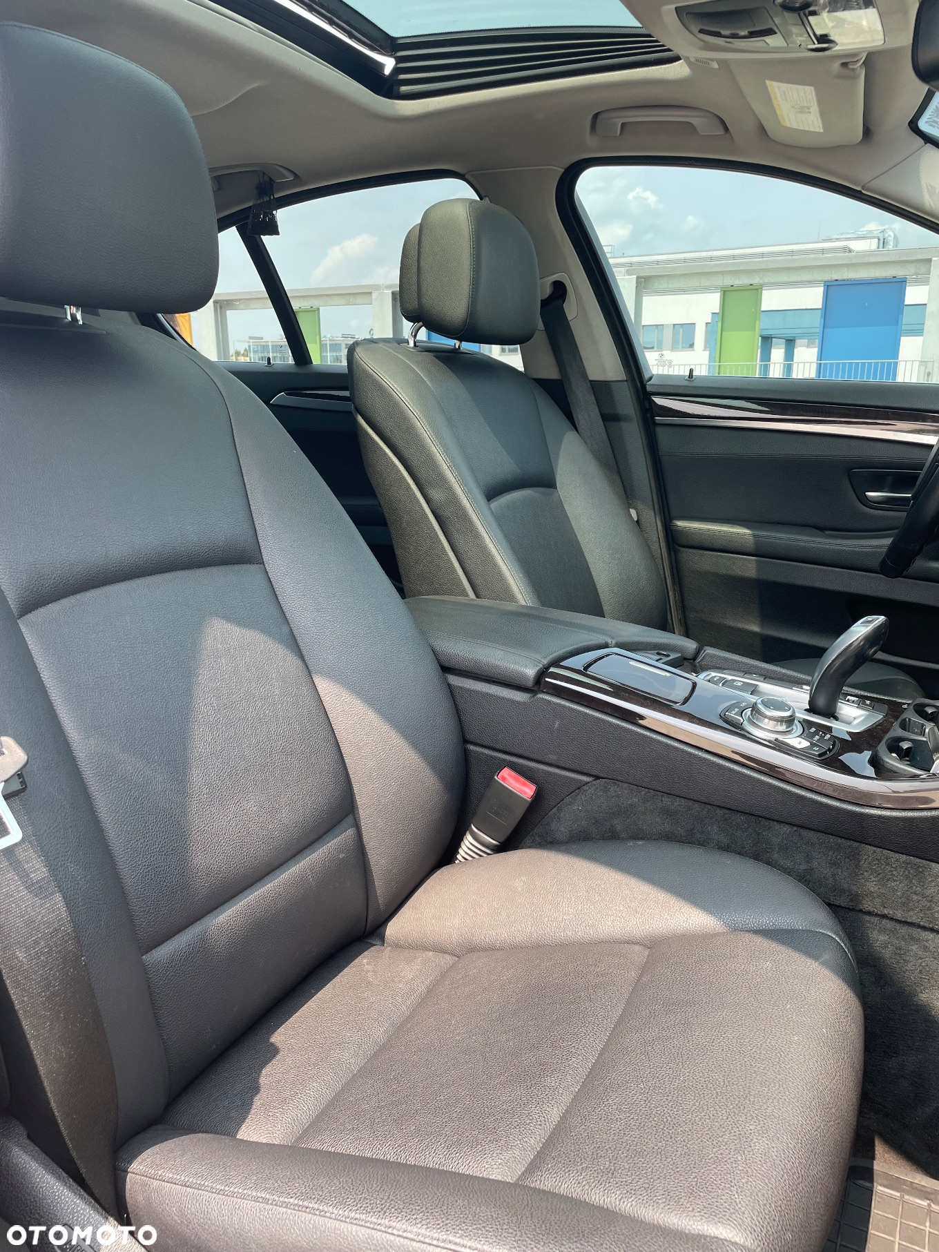 BMW Seria 5 528i xDrive - 9