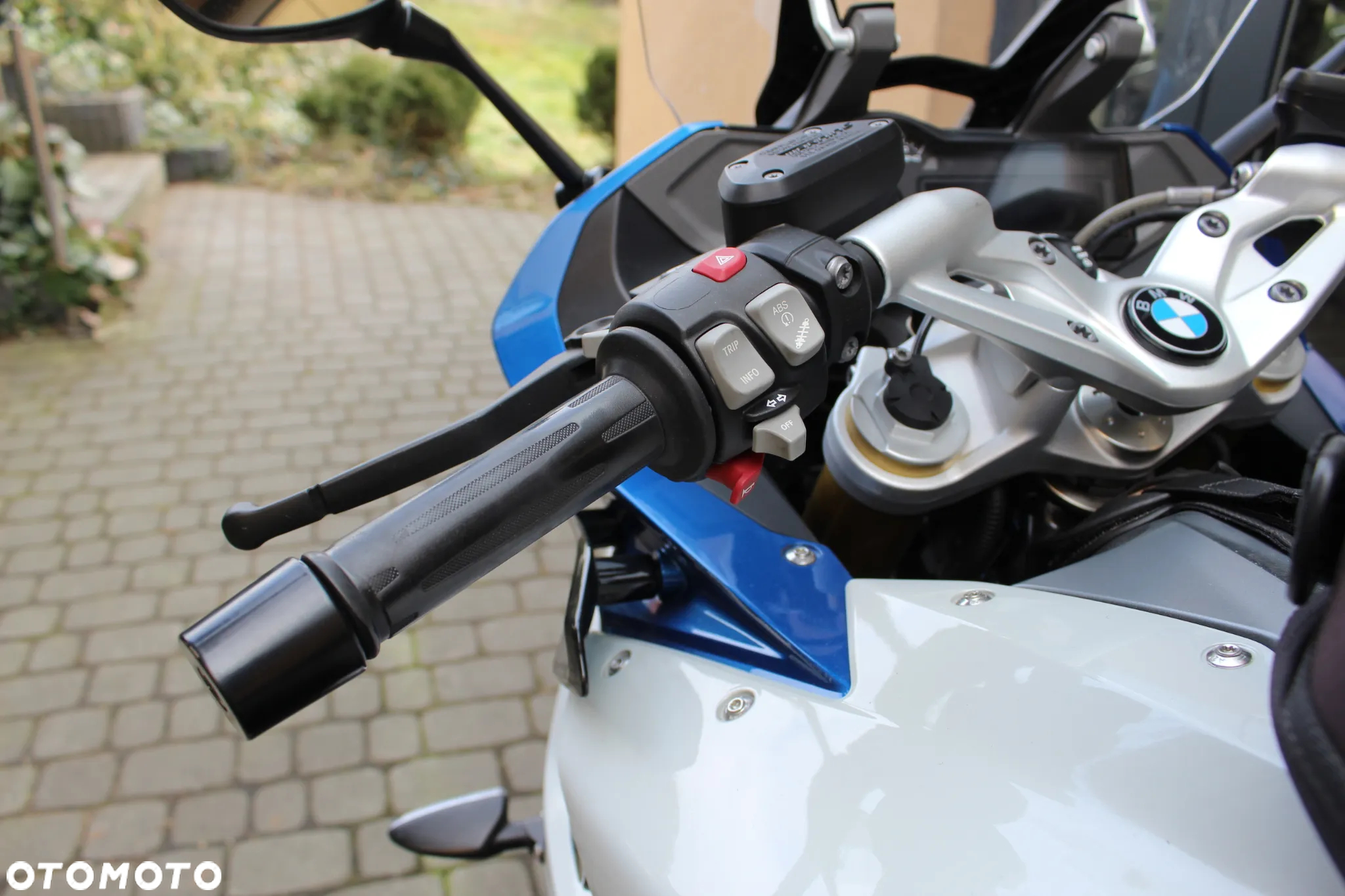BMW R - 8