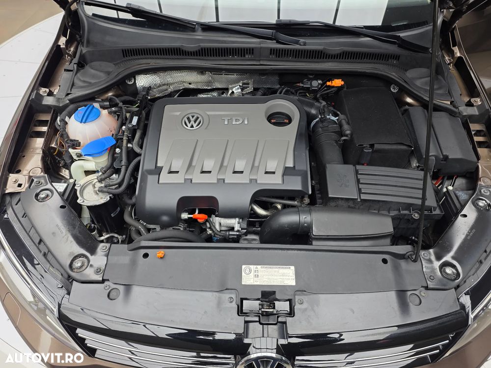 Volkswagen Jetta 2.0 TDI DSG Highline - 19