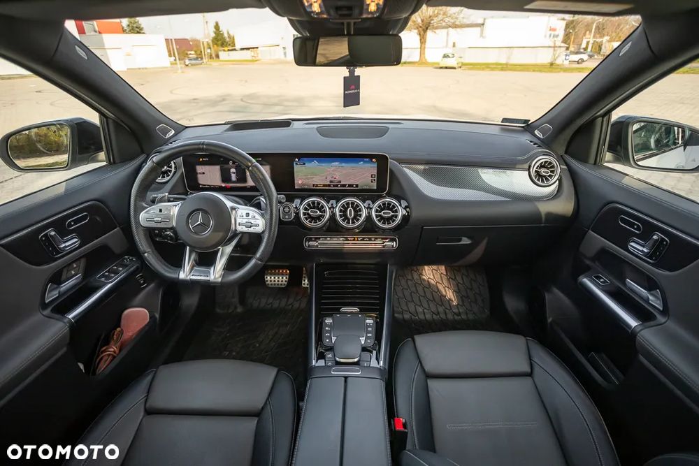 Mercedes-Benz GLA - 18