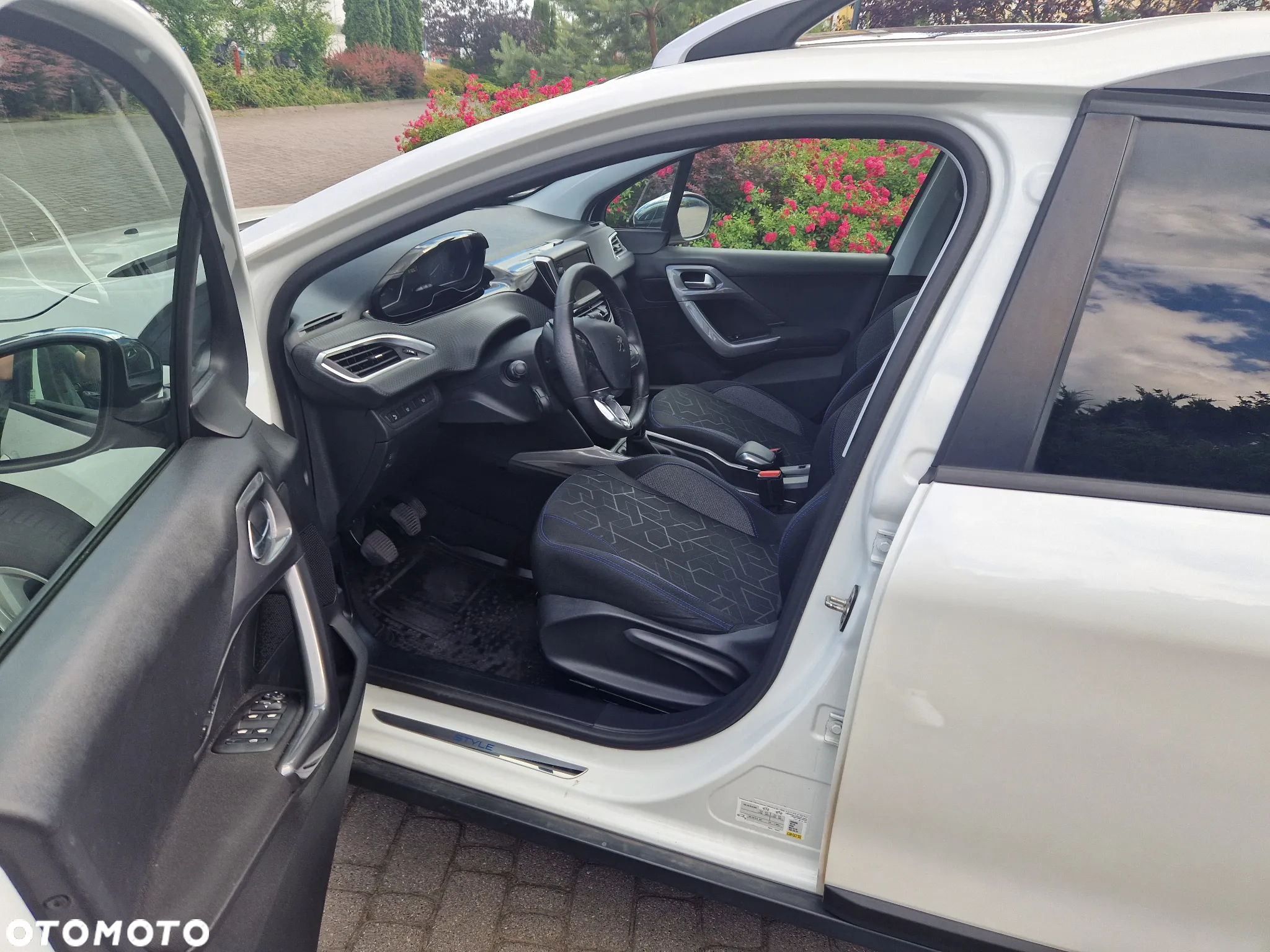 Peugeot 2008 1.2 Pure Tech Style S&S - 2