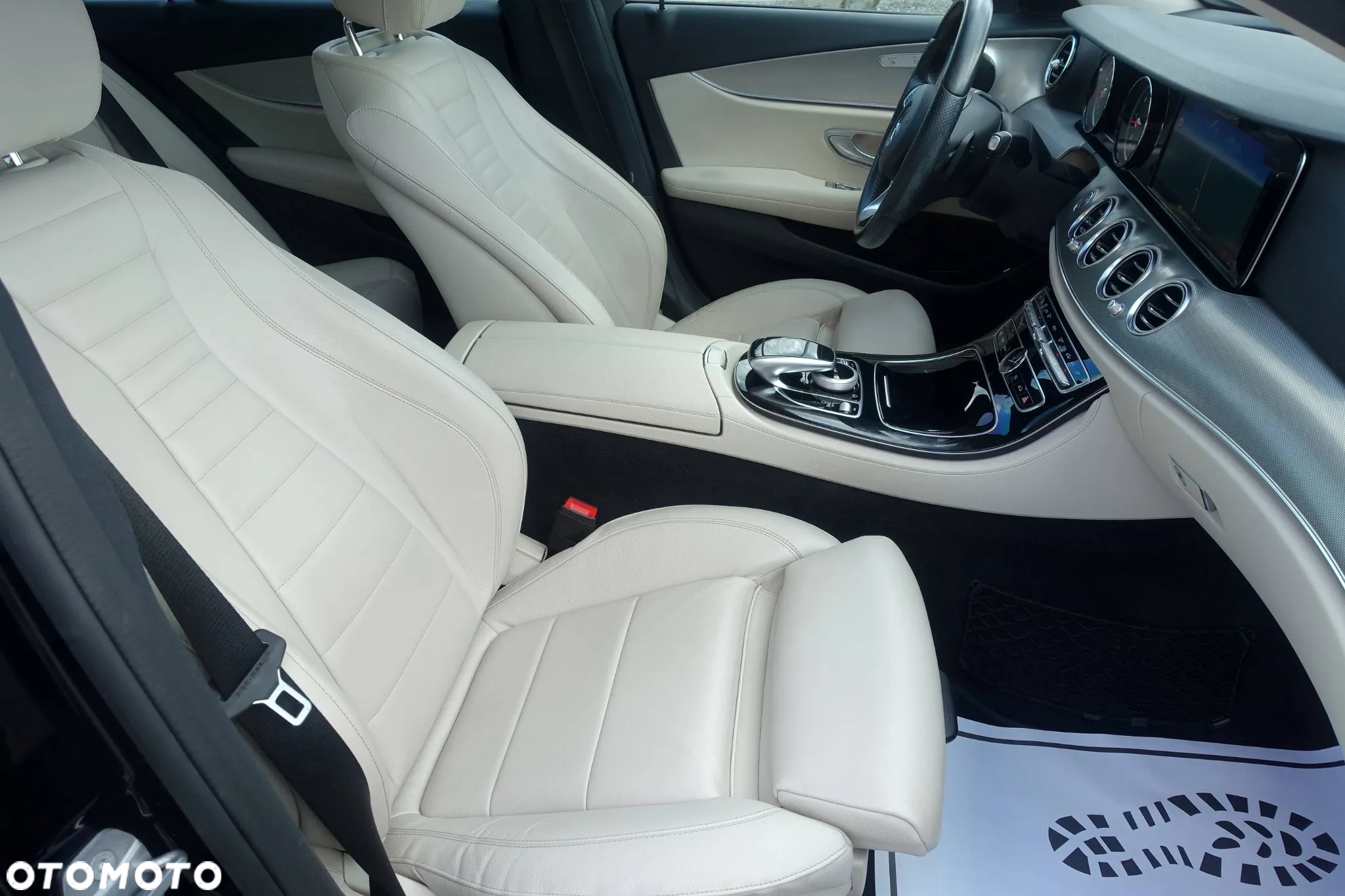 Mercedes-Benz Klasa E 220 d 4-Matic 9G-TRONIC - 12