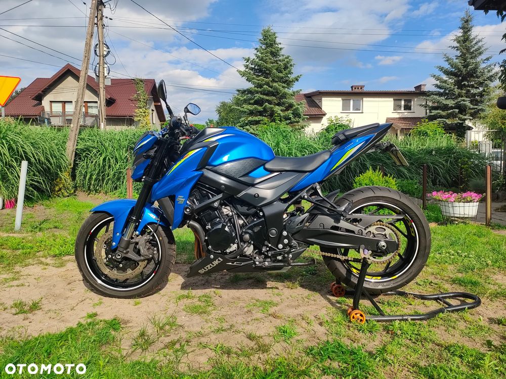 Suzuki GSX - 1