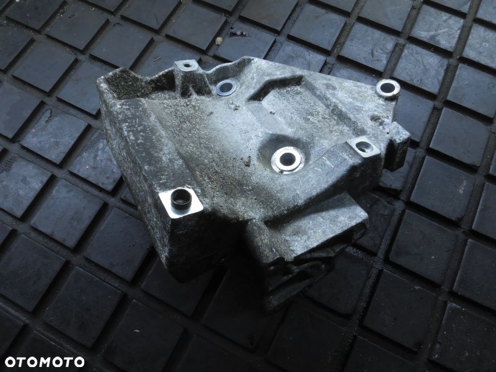 ŁAPA MOCOWANIE SILNIKA 1.6 PASSAT B5 AUDI A4 06B260885 - 1