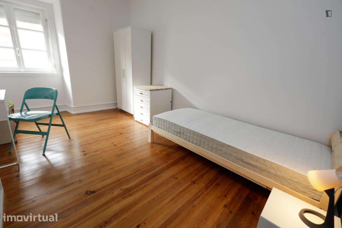 Quarto - localizado em Olaias Lisbon - Grande imagem: 4/14