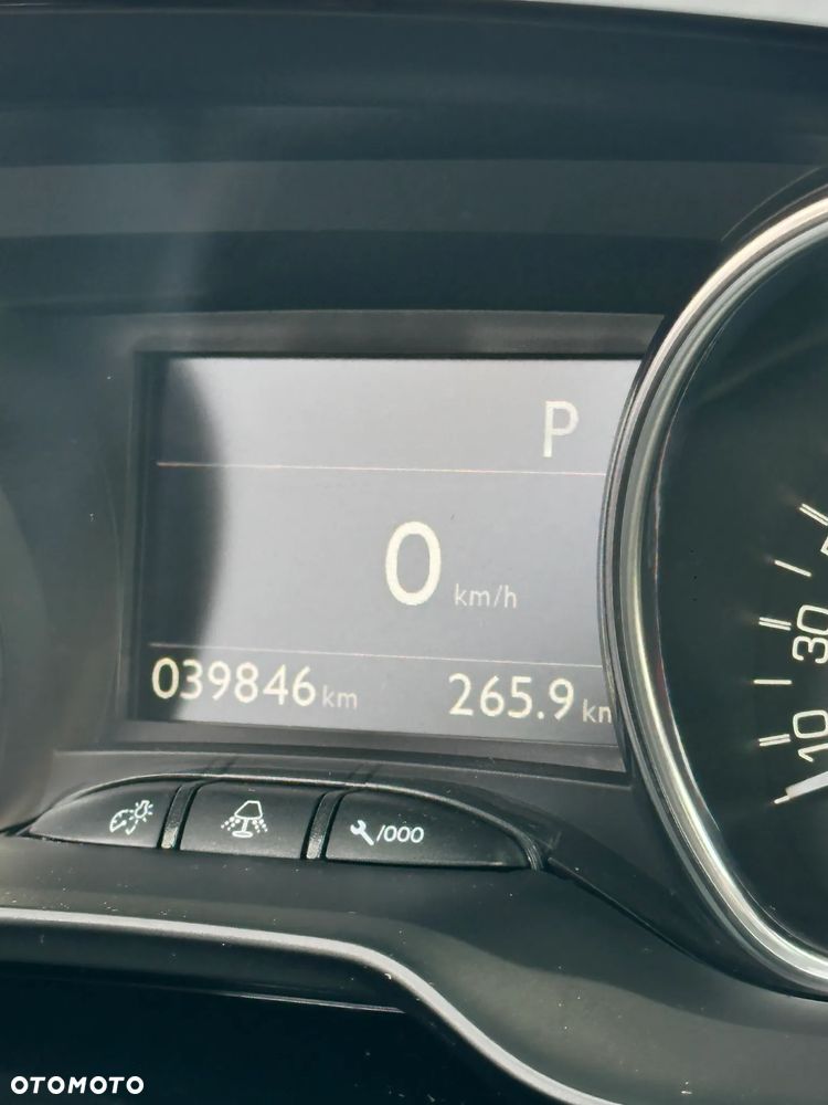 Peugeot 2008 1.2 Pure Tech Allure S&S EAT6 - 9