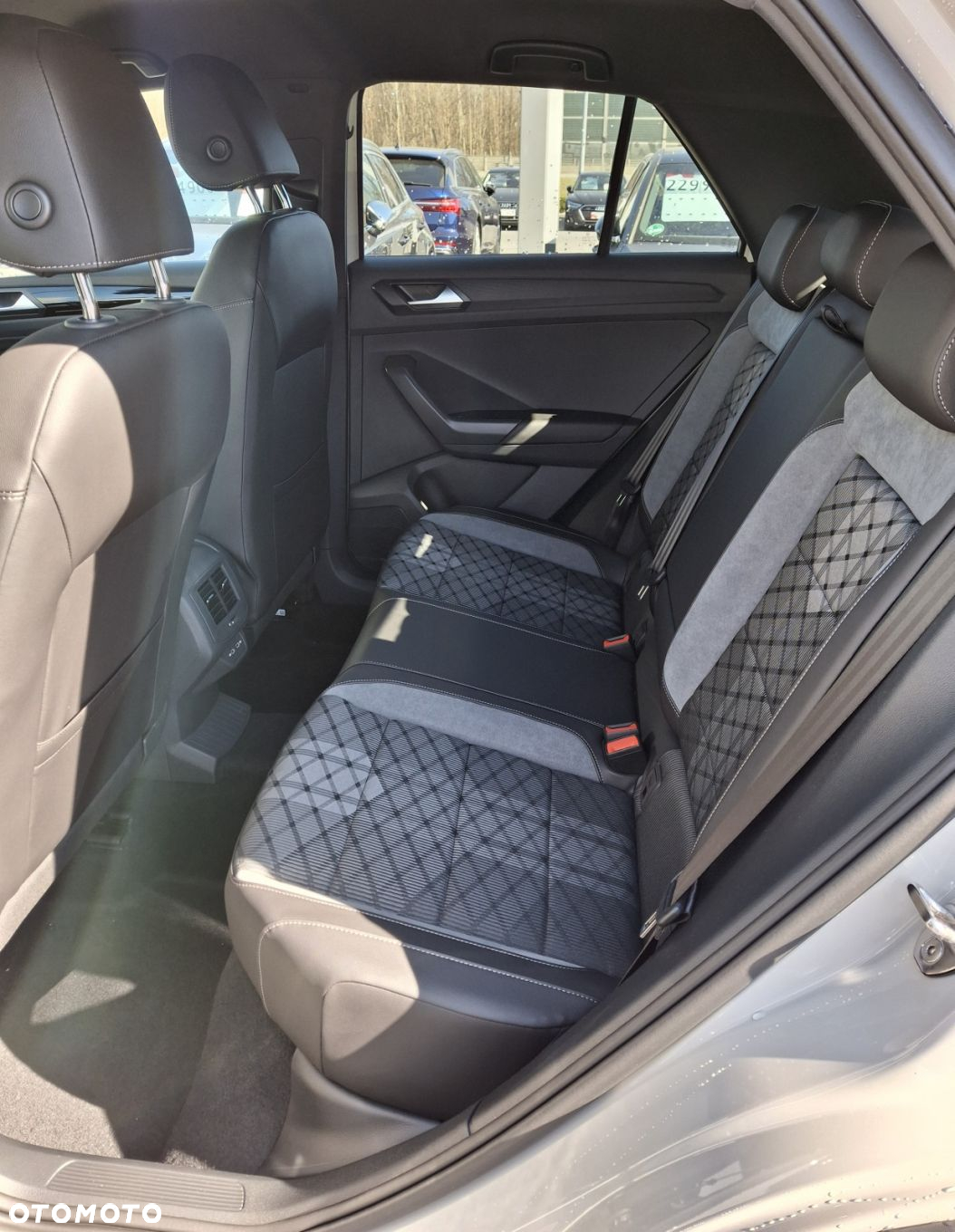 Volkswagen T-Roc - 12