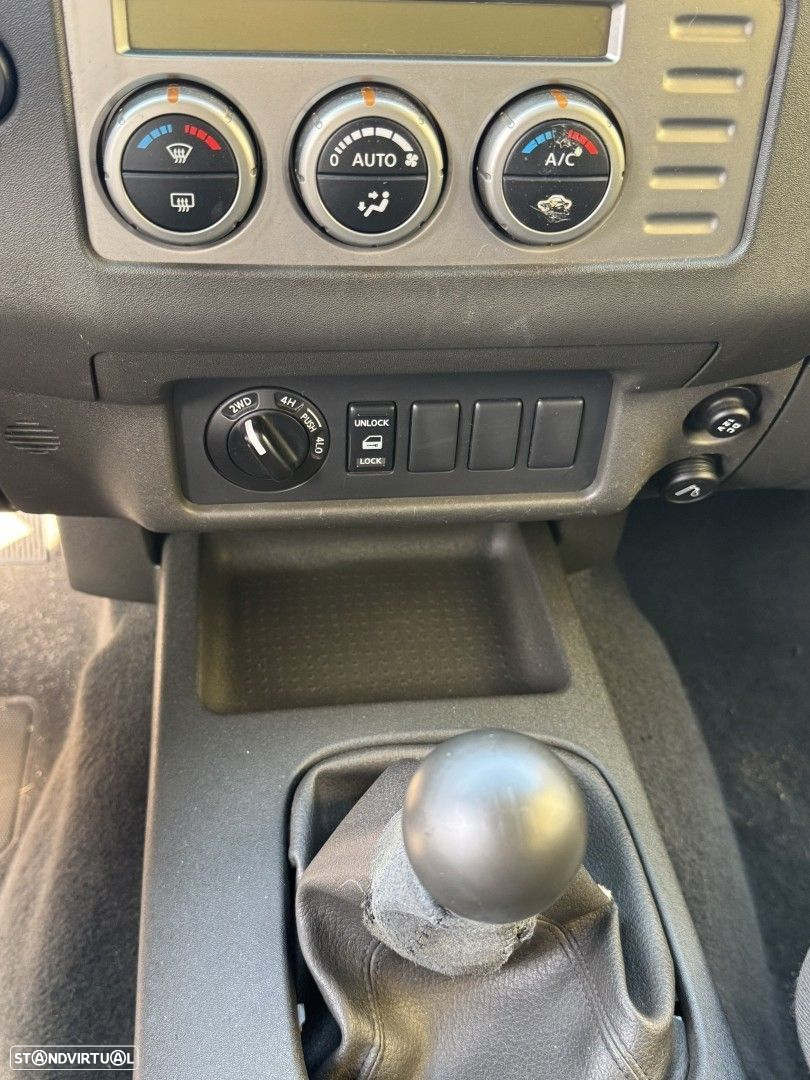 Nissan Navara 2.5 dCi KC LE+BDT - 12