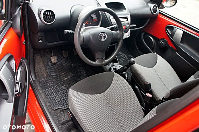 Toyota Aygo CoolRed - 16