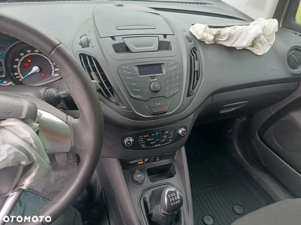 Ford Transit Courier - 11