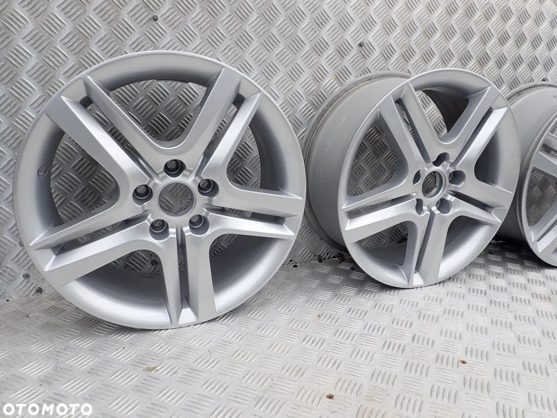 FELGI ALUMINIOWE SEAT LEON II ALHAMBRA ALTEA 7JX17 ET54 5P0801025L - 2