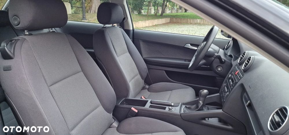 Audi A3 3-drzwiowe 1.6 Ambiente - 15