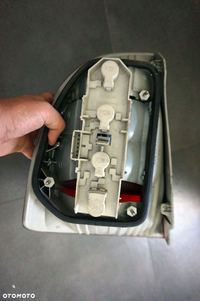 LAMPA TYLNA PRAWA SUPERB I 3U8 LIFT  SKODA 2006-2008 - 5