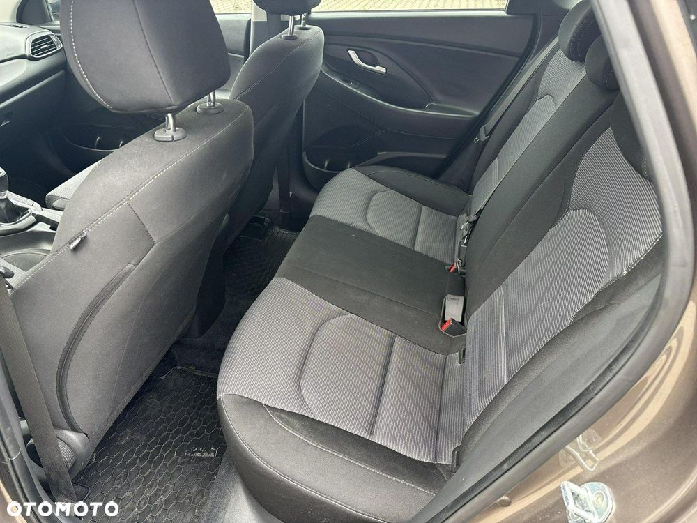 Hyundai i30 1.5 DPI Classic + - 12