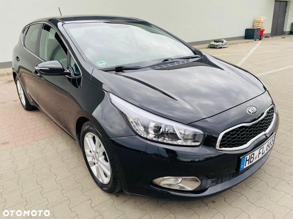 Kia Ceed 1.6 GDI Dream Team Edition - 1