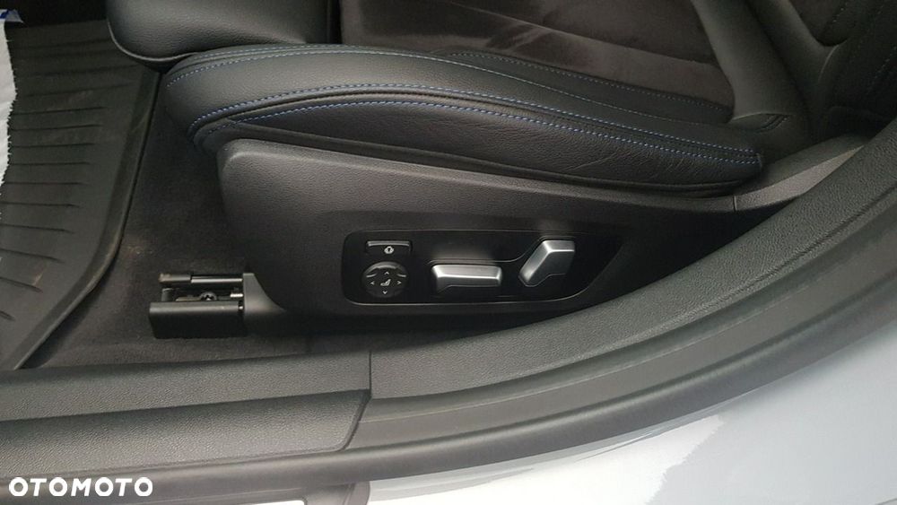 BMW i4 - 28