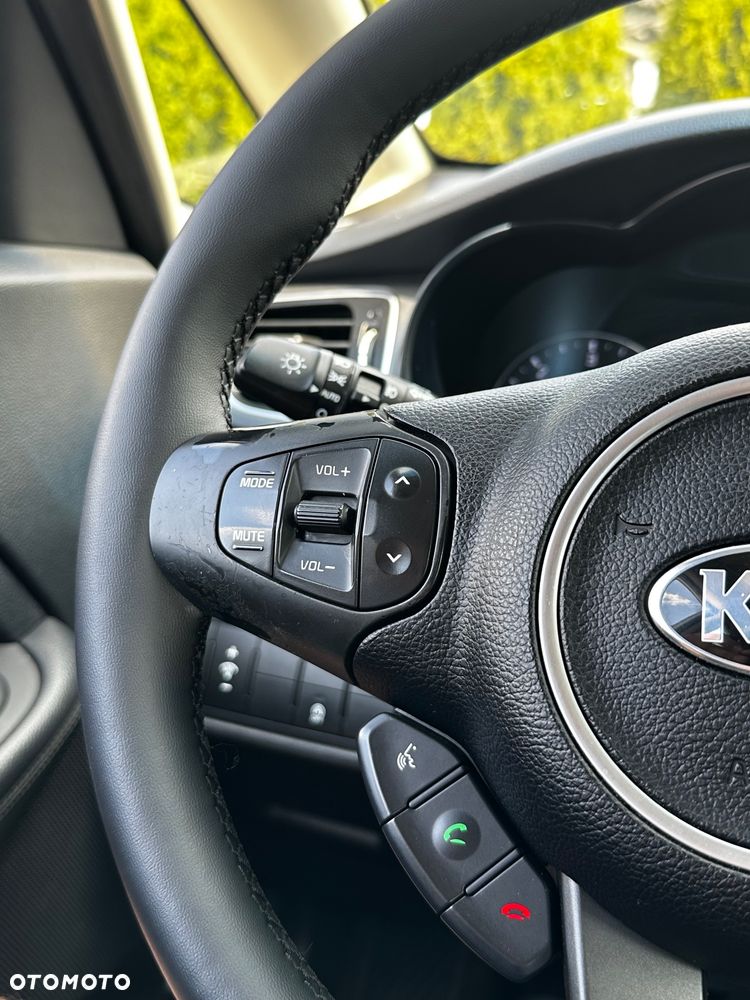 Kia Carens 1.7 CRDi 115 Dream-Team Edition - 28