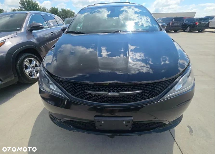 Chrysler Pacifica - 2