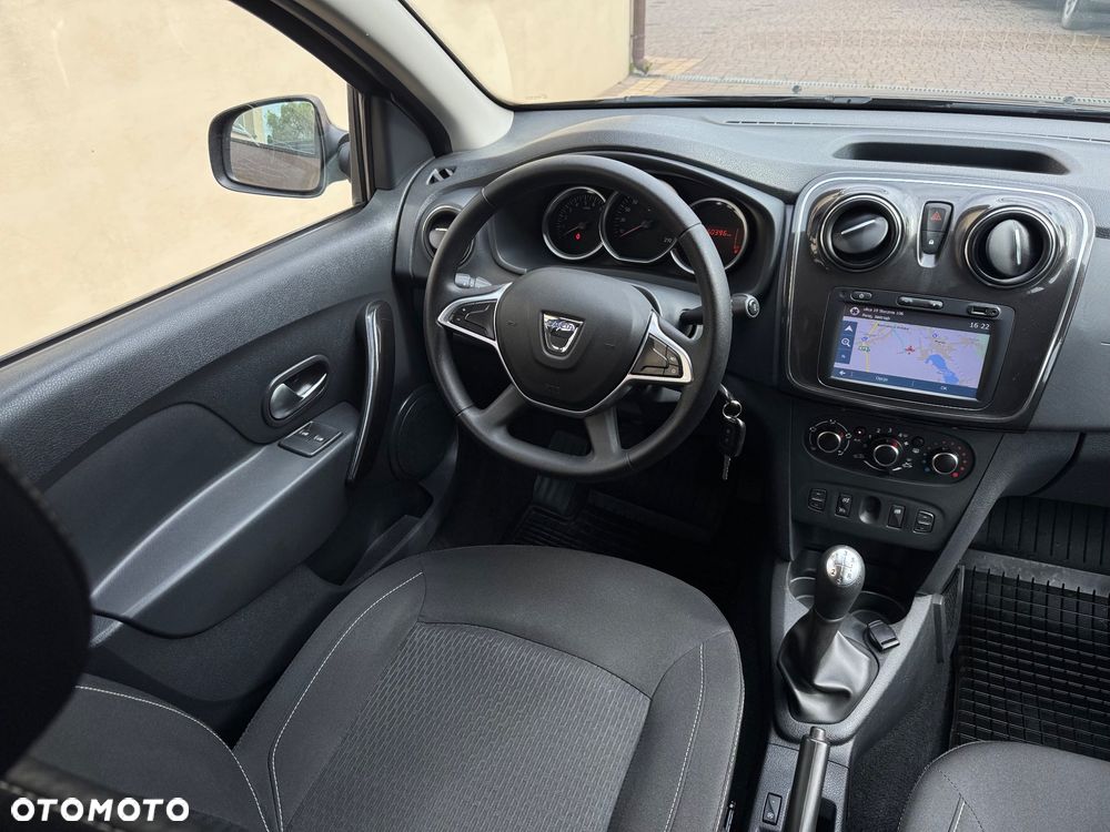 Dacia Logan TCe 90 Celebration - 16