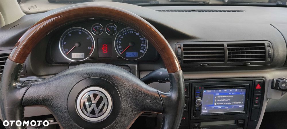 Volkswagen Passat - 4