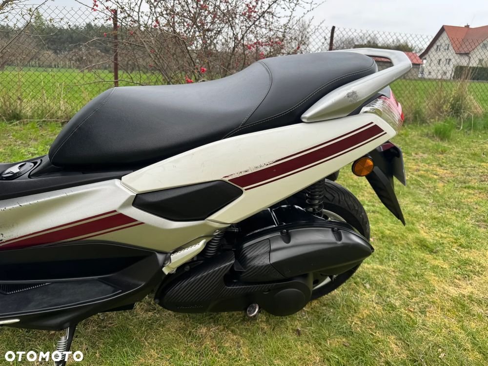 Yamaha NMAX - 18
