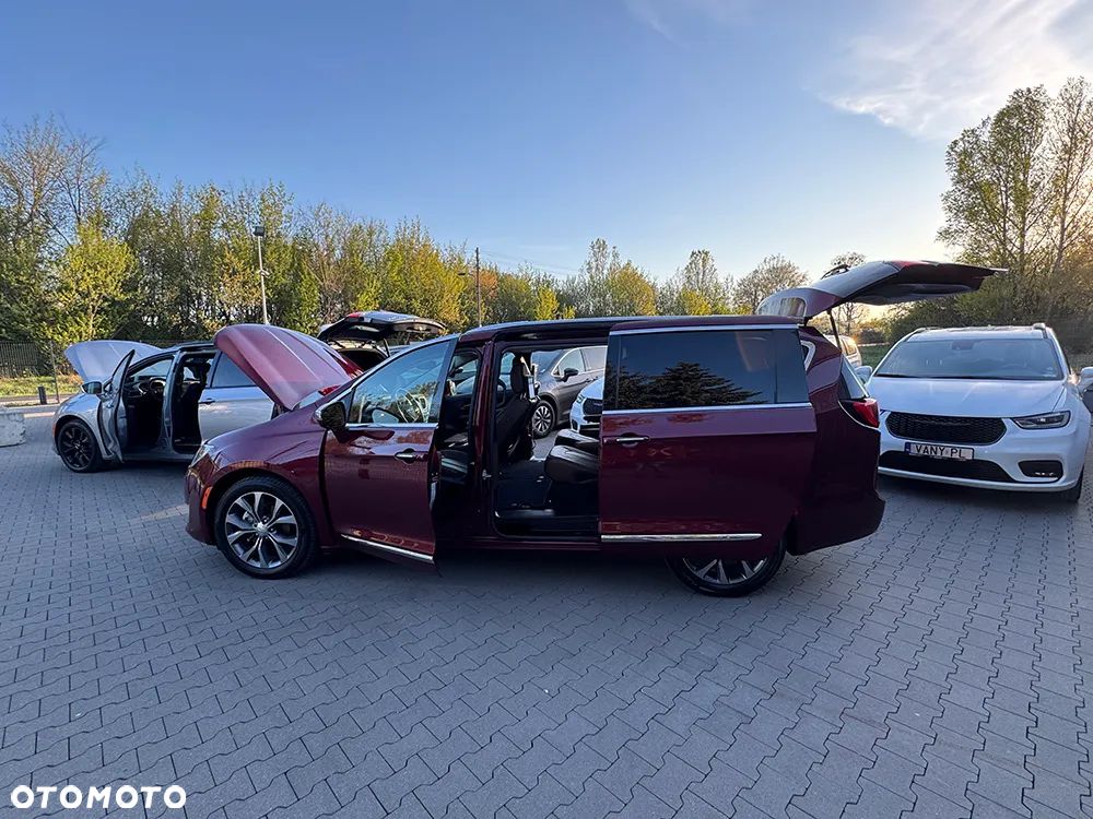 Chrysler Pacifica - 24