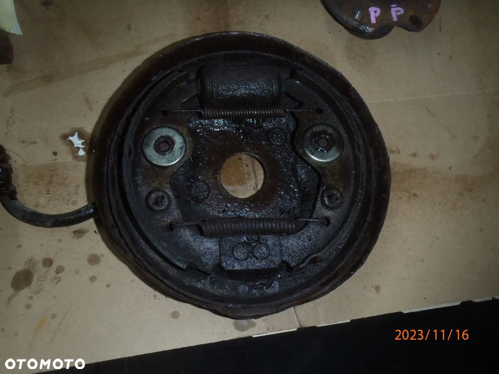 piasta zwrotnica wspornik bęben czop tarcza kotwiczna osłona stary typ z kalamitka fiat 126p maluch - 32